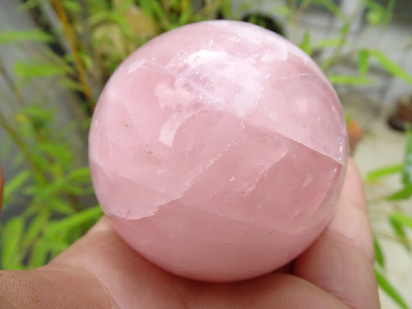 Rose Quartz Sphere, 50 and 90 millimeters, 205 to 1000 grams. A soft and luminous stone! Perfect for lithotherapy, collection, exhibition...! 