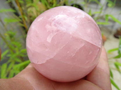 Rose Quartz Sphere, 50 and 90 millimeters, 205 to 1000 grams. A soft and luminous stone! Perfect for lithotherapy, collection, exhibition...! 