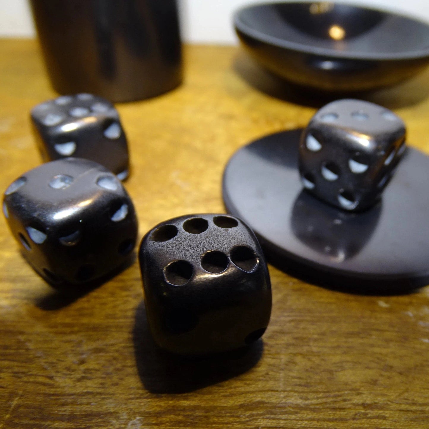 Shungite noire – Dès à jouer de 16x16x16 mm – Pièce rare, 1 seul disponible !