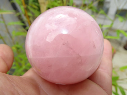 Rose Quartz Sphere, 50 and 90 millimeters, 205 to 1000 grams. A soft and luminous stone! Perfect for lithotherapy, collection, exhibition...! 