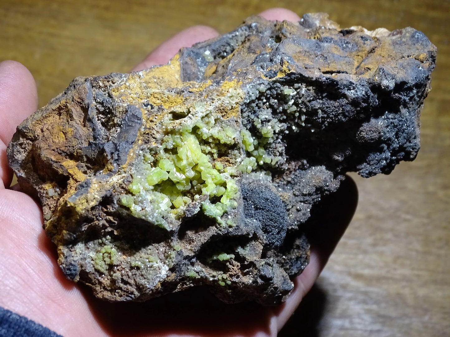 Pyromorphite, spécimen brut - 131 mm x 90 x 75 - 667 gr.
