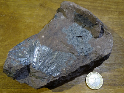Pyrolusite, spécimen brut - 130 mm x 90 x 65 - 705 gr.