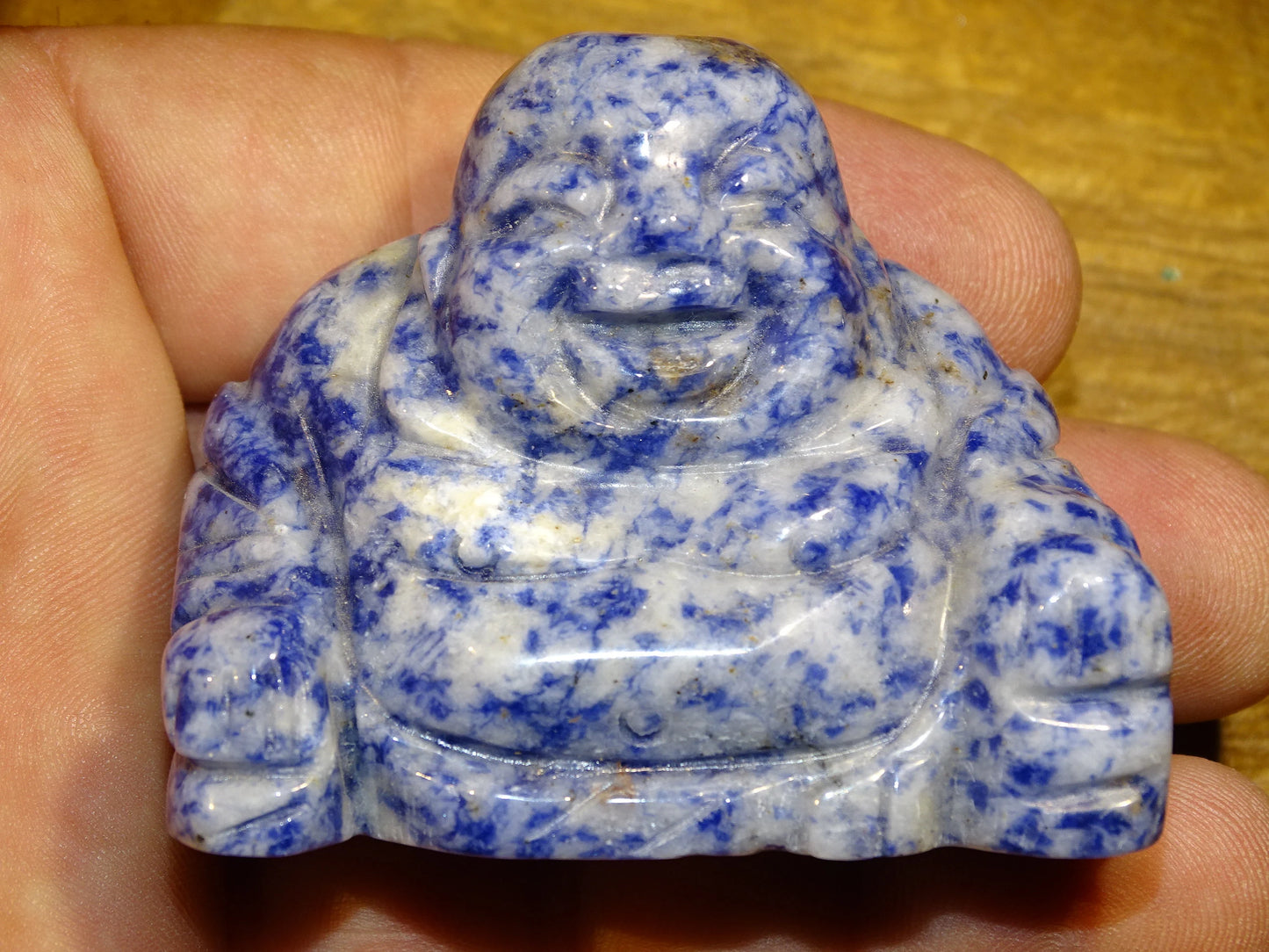 Bouddha Rieur en lapis lazuli, taille de 50 millimètres de hauteur x 60 x 31 - très belle petite pièce !