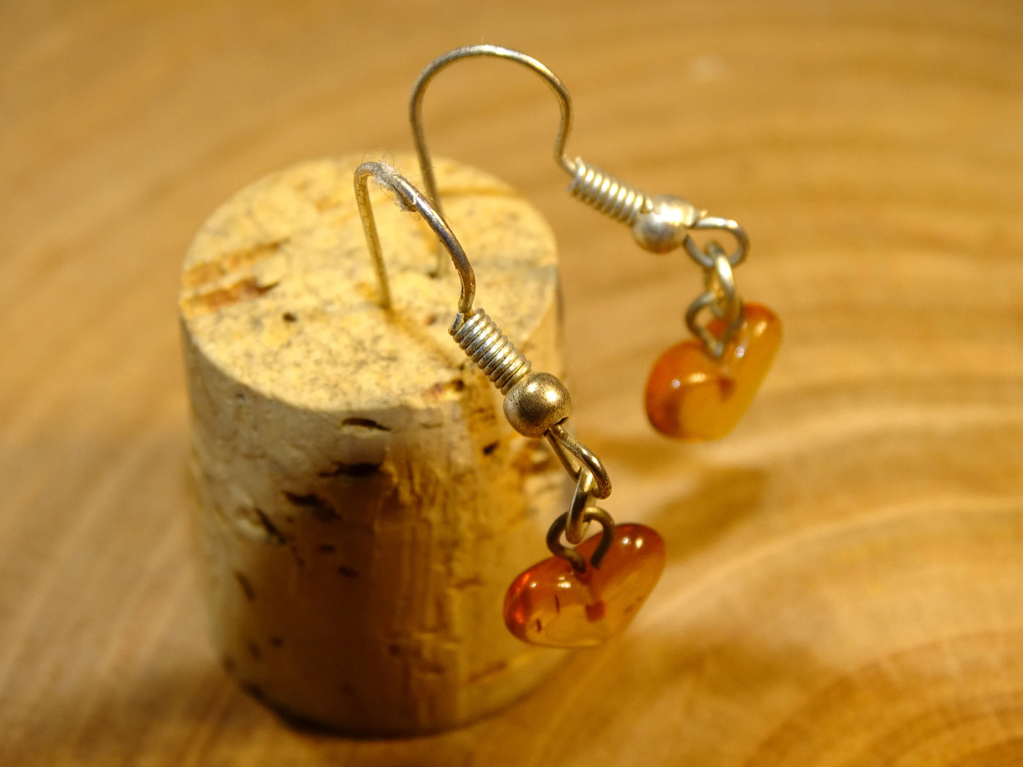Boucles d'oreilles en Ambre, qualité A à AA, montées par "Gem & Zen". Vendu en finition Argent, laiton ton Argent ou doré + options pour des choix de montures, parfait !