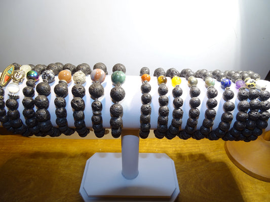 Bracelet, collection n°5 'pierre de lave', perles de 8mm - 17 à 21 cm. Fait main par Zen Curiosity !