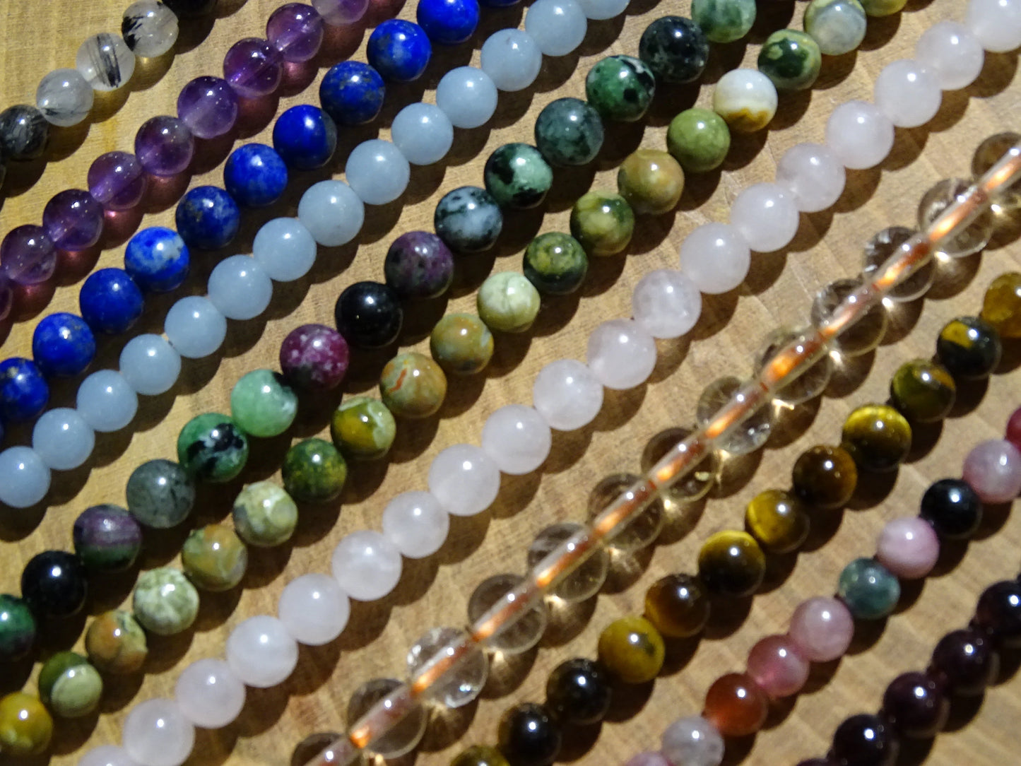 Collier 50 cm transformable en bracelet 3 rangs, au choix en perles 4-6-8 mm, concept fait main par Z° C°, fil élastique haute résistance !