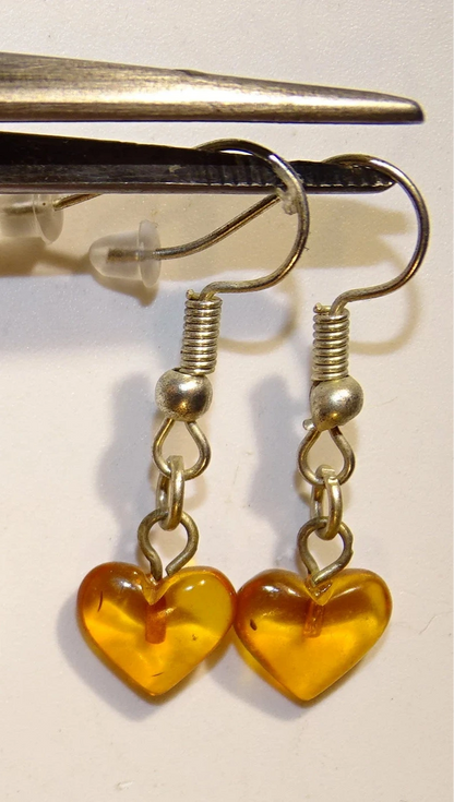 Boucles d'oreilles en Ambre, qualité A à AA, montées par "Gem & Zen". Vendu en finition Argent, laiton ton Argent ou doré + options pour des choix de montures, parfait !
