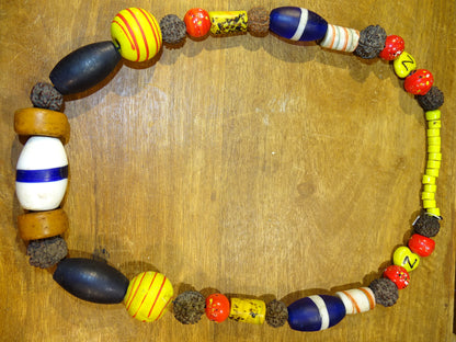 Collier népalais de 60 cm, perles multicolores en verre et terre cuite, superbe pièce !