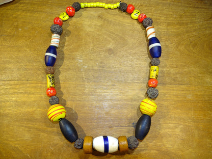 Collier népalais de 60 cm, perles multicolores en verre et terre cuite, superbe pièce !