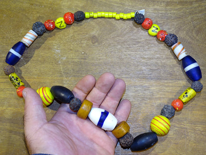 Collier népalais de 60 cm, perles multicolores en verre et terre cuite, superbe pièce !