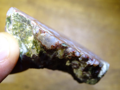 Agate mousse, magnifique spécimen de 62x50x22mm - 60,7 grammes. Des dessins et couleurs rares et uniques !