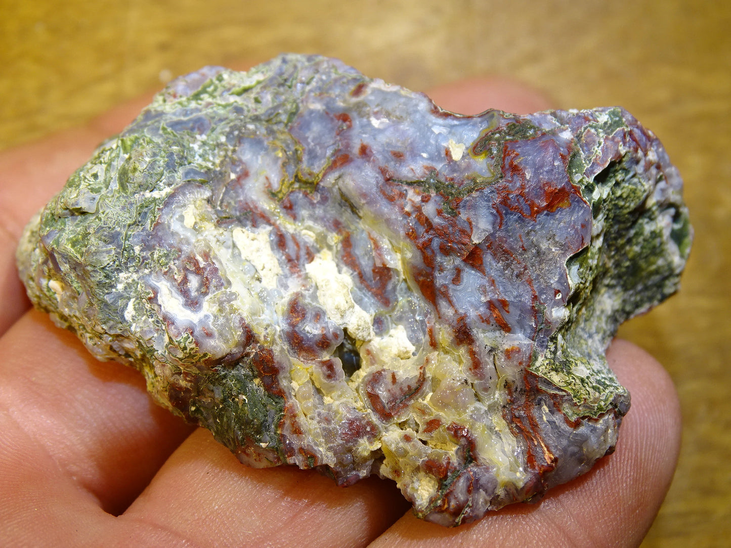 Agate mousse, magnifique spécimen de 62x50x22mm - 60,7 grammes. Des dessins et couleurs rares et uniques !