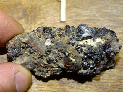 Grenat Mélanite - Spécimens bruts et naturels de 50mm x 30 x 20 environ - 20 et 25 grammes !