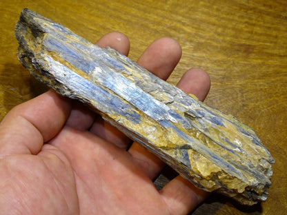 Cyanite disthène, spécimen naturel - 170 x 47 x 32 mm - 396 gr.