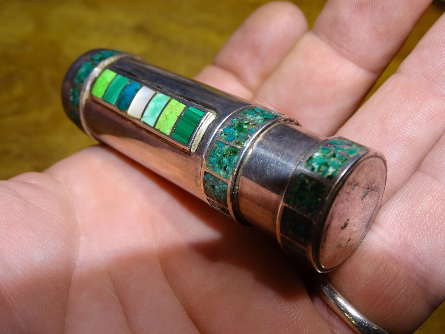 Etui/ Tube/ Stick en c habillé de pierres de types turquoise, réalisé par un bijoutier Français !