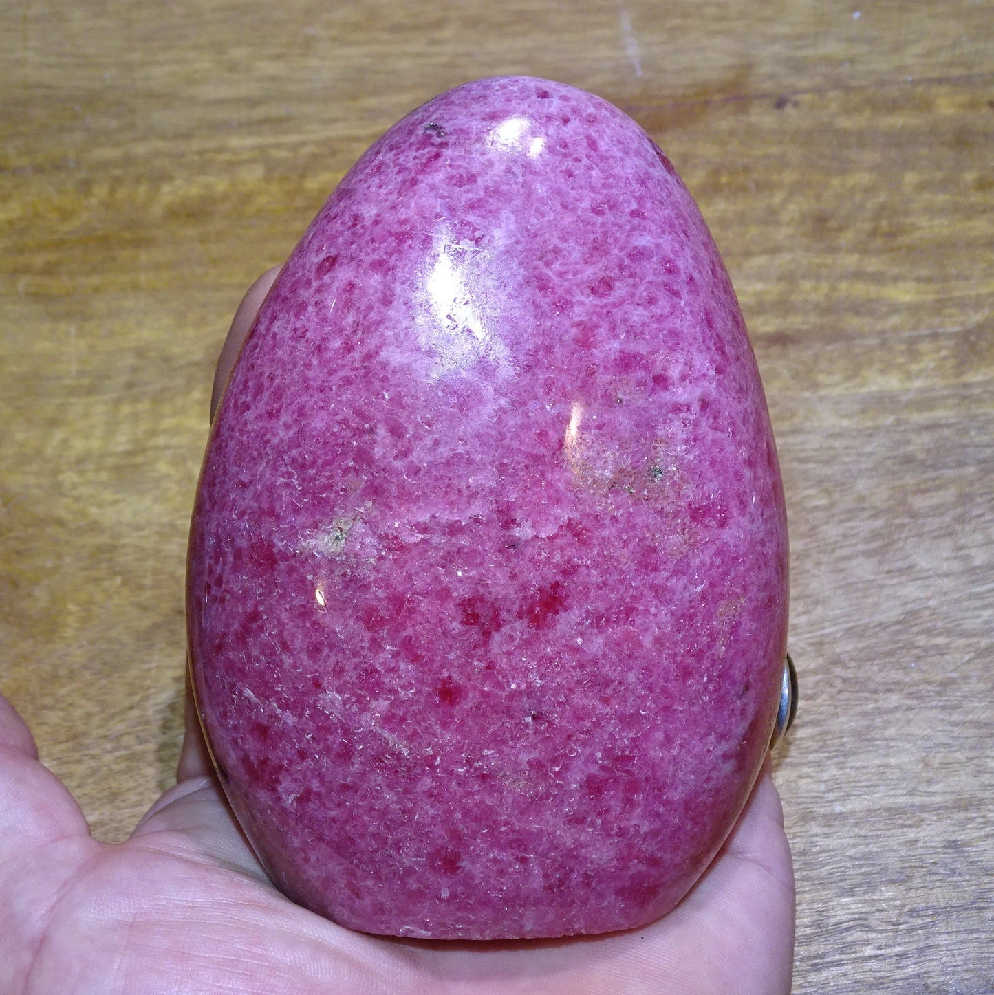 Rhodonite - forme libre - 112 x 81 x 46 mm - 850 gr. - Qualité AA à AAA