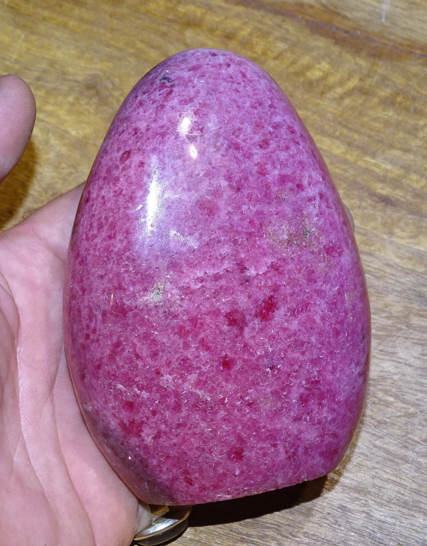 Rhodonite - forme libre - 112 x 81 x 46 mm - 850 gr. - Qualité AA à AAA