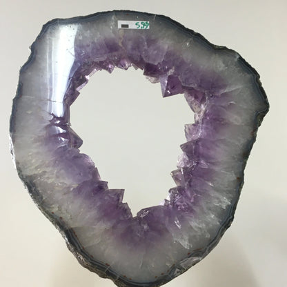 Améthyste, tranche/ anneau de géode, 5.85 kilogrammes - 30 centimètres de diamètre. Vendu avec socle en métal sur mesure. Superbe qualité AA, en provenance du Brésil. Incroyables effets positifs pour vos collections, expositions...parfait !