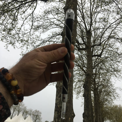 Baguette pour rituel énergétique – Bois de rose, pointe et sphère en cristal de roche, superbe !