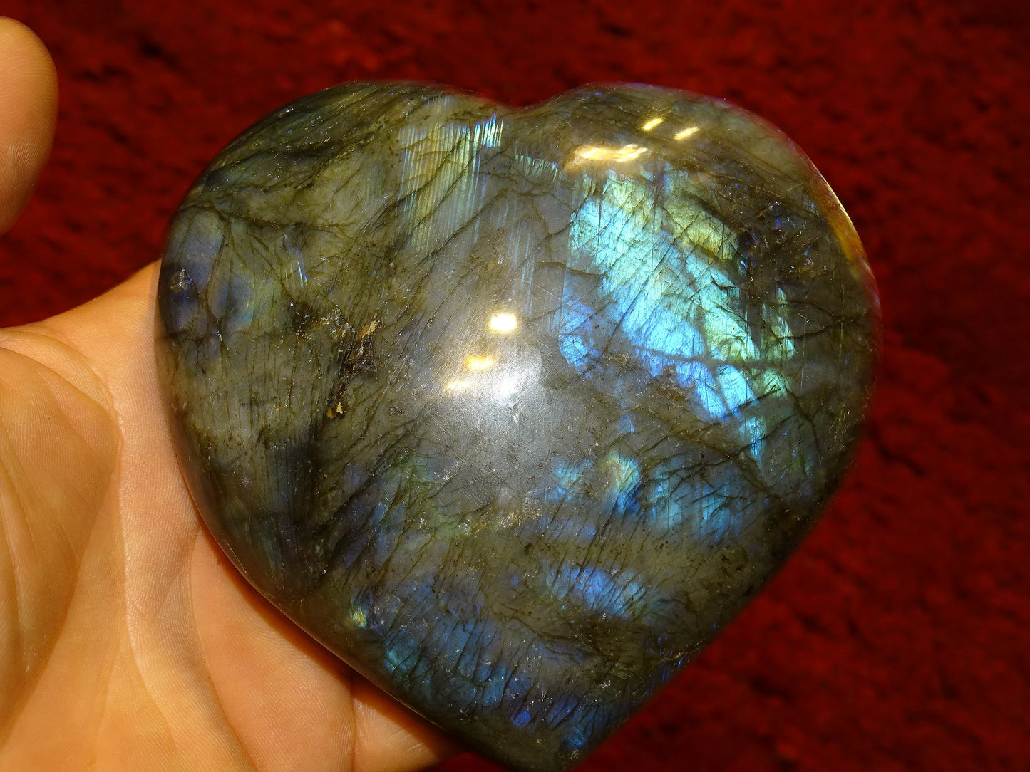Coeur en labradorite de taille L, 10x10x4cm - 450 gr.. Belles finitions, beaux reflets bleutés, belle pièce !