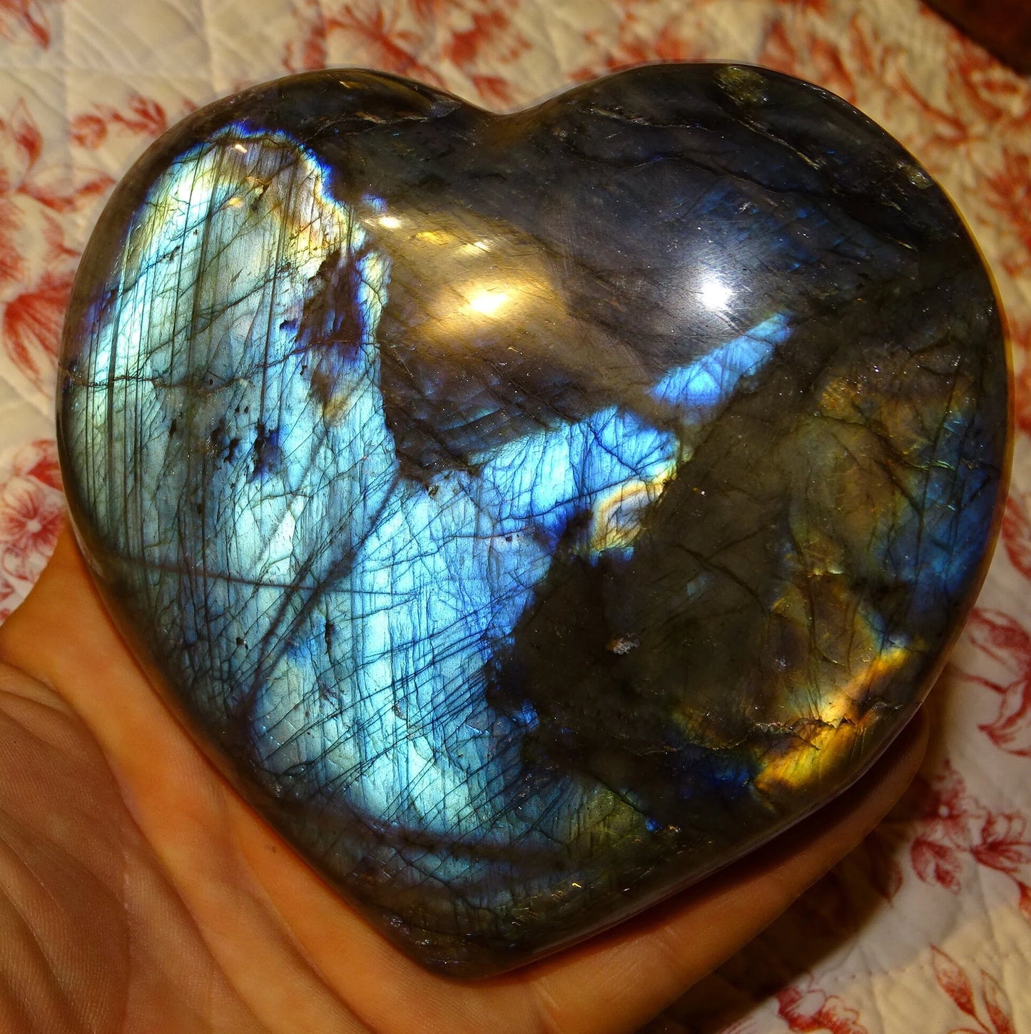 Coeur en labradorite de taille L, 10x10x4cm - 450 gr.. Belles finitions, beaux reflets bleutés, belle pièce !