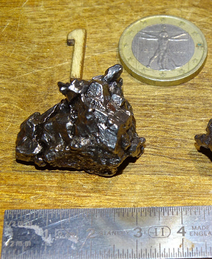 Météorite Campo Del Cielo d'Argentine de 31x25x22 mm - 32,9 gr. Très belle qualité, morceau entier et compact !