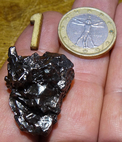 Météorite Campo Del Cielo d'Argentine de 31x25x22 mm - 32,9 gr. Très belle qualité, morceau entier et compact !