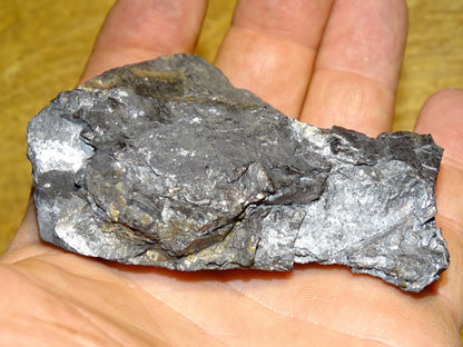 Shungite Petrovsky  – Pierre brute naturelle 75x55x25 mm, 40 g – Pièce rare et authentique !