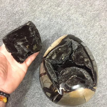 Septaria, oeuf de taille XL en 2 parties, 2,3 kilogrammes, 18x 12 x 12 centimètres. Superbe qualité, incroyables effets positifs pour vos collections, expositions...