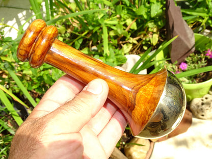 Coffret de massage ayurvédique – Set de 4 baguettes Kansa en bronze (cuivre + étain) avec manches en teck – 30 x 23 cm – 912 gr. !