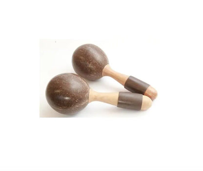 Sélection de divers modèles au choix de maracas, hochet ou shaker, fait en bois, potiron et osier...