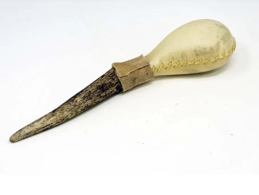 Sélection de hochets/ Maracas de 25 à 40cm, en bois et peau de chèvre avec graines  ou cymbales. Parfait pour rituels, collection, concerts !.jpg.webp
