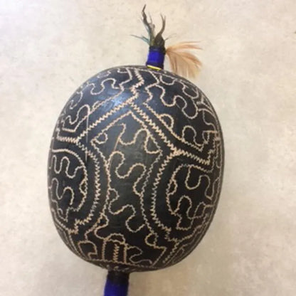 Sélection de hochets/ Maracas de 25 à 40cm, en bois et peau de chèvre avec graines  ou cymbales. Parfait pour rituels, collection, concerts !.jpg.webp