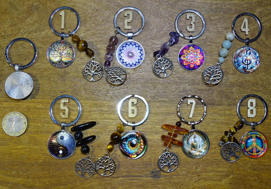 Porte-clés personnalisés par Z° C° avec perles et décorations. 7 cm x 27 de diamètre. Parfait pour des clés, sacs à main ou en cadeau !