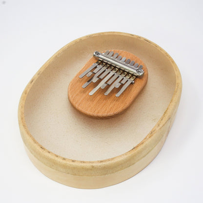 Kalimba/ Piano à doigt à 9 notes, 4 accordages au choix/ 2 finitions. Cadre en peau de veau, fait du meilleur acier qui confère un volume sonore professionnel !