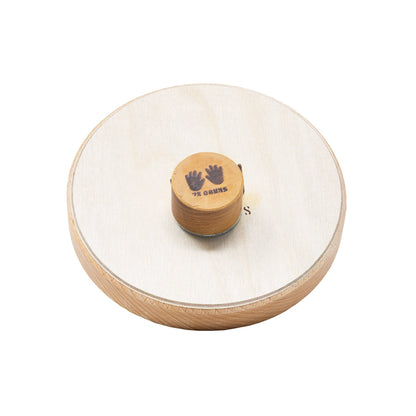 Kalimba 14 notes de chez 'Hands on Drum', avec ou sans aimant intégré (pour fixation sur un cajon ou un tambour). •Ø 14 centimètres - 14 × 14 × 5 cm