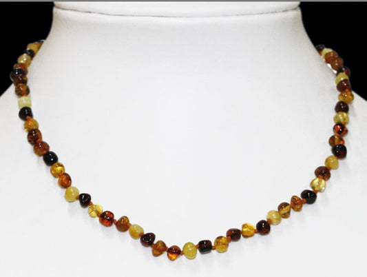 Ambre finition 'brillante', perles de 5/7 mm, collier de 44 cm. Fermoir à vis. Qualité AA à AAA !