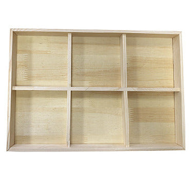 Plateau en bois (Pin) à 6 compartiments, idéal pour organiser et présenter vos objets, que ce soit pour des bijoux, des accessoires ou des articles de décoration