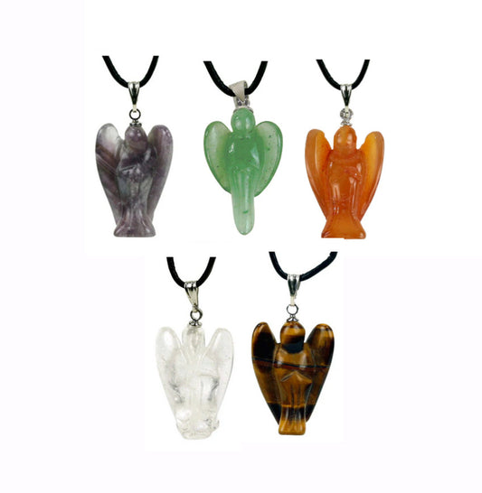 Ange en pierre naturelle, pendentif de 30 millimètres x 25 x 10 millimètres. Choisissez la pierre qui vous ressemble : en améthyste, aventurine, cristal de roche, cornaline ou oeil de tigre. Livré avec cordon coulissant, prêt à porté ou à offrir !