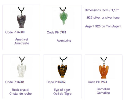 Ange en pierre naturelle, pendentif de 30 millimètres x 25 x 10 millimètres. Choisissez la pierre qui vous ressemble : en améthyste, aventurine, cristal de roche, cornaline ou oeil de tigre. Livré avec cordon coulissant, prêt à porté ou à offrir !