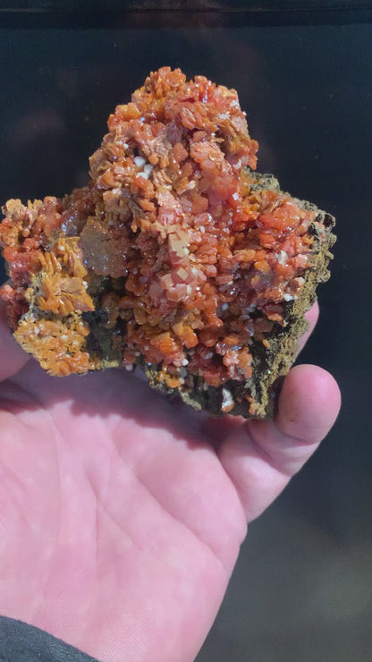 Vanadinite, spécimen brut et naturel - 100 x 83 x 74 mm - 382 gr. - 📽️ Vidéo disponible