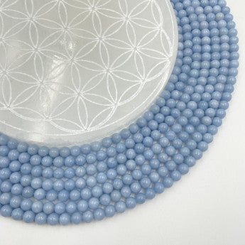 Angélite – Perles rondes 6 ou 8 mm • Fil de 38/39 cm • Bracelet 17 à 21 cm • Collier 45 cm • Sautoir 60 cm. Qualité AA à AAA – Superbes perles d’une grande pureté, parfaites en bijouterie !