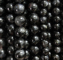 Astrophyllite – Perles rondes 6 ou 8 mm • Fil de 38/39 cm • Bracelet 17 à 21 cm • Collier 45 cm • Sautoir 60 cm. Qualité AA à AAA – Superbes perles d’une grande pureté !