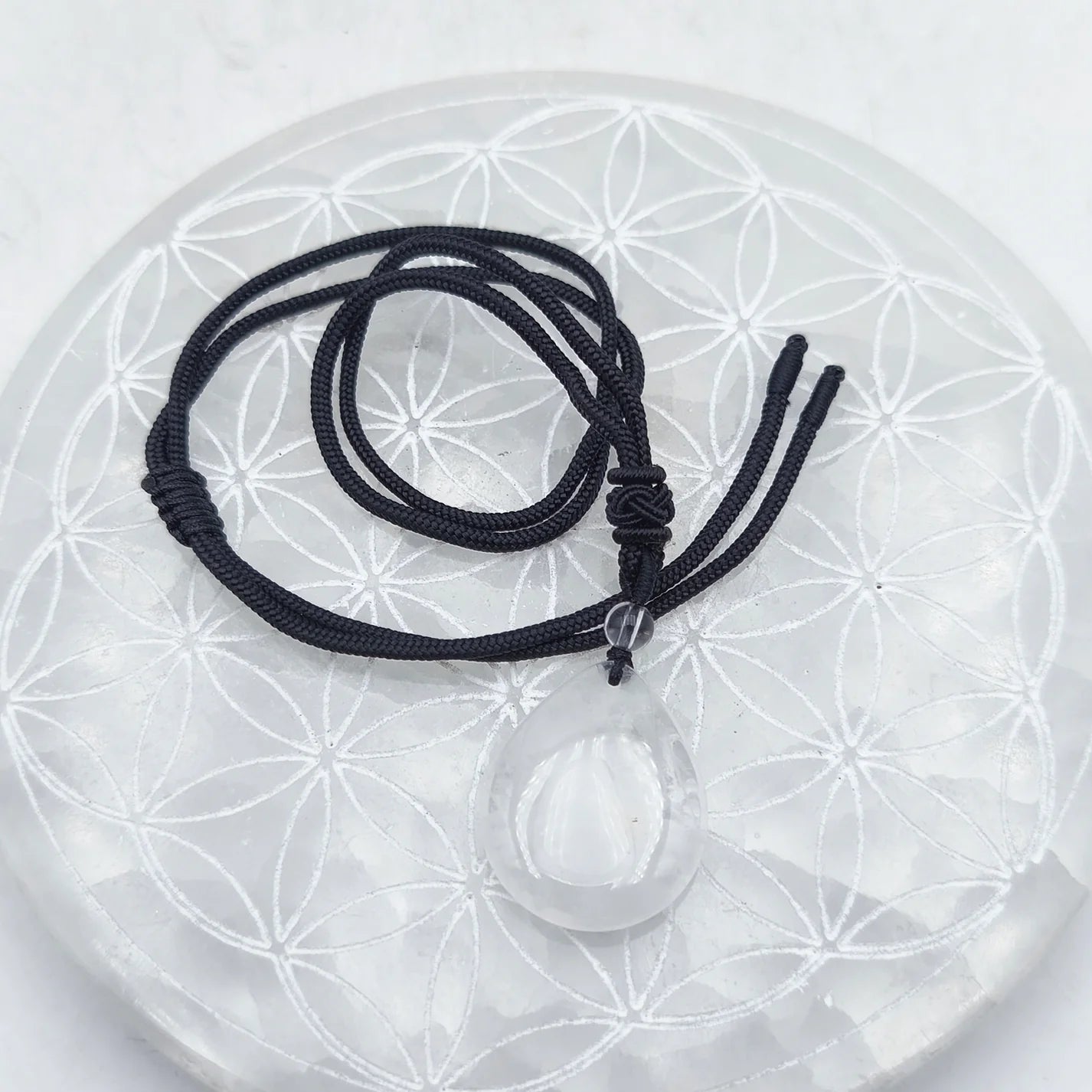 Pendentifs au choix à l'unité en forme de goutte + une perle sur cordon fantaisie – Qualité AA à AAA – ± 20 x 15 mm