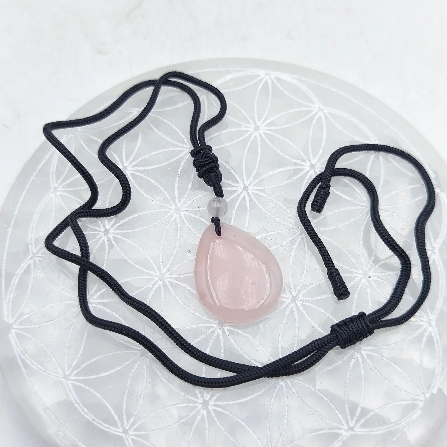Pendentifs au choix à l'unité en forme de goutte + une perle sur cordon fantaisie – Qualité AA à AAA – ± 20 x 15 mm
