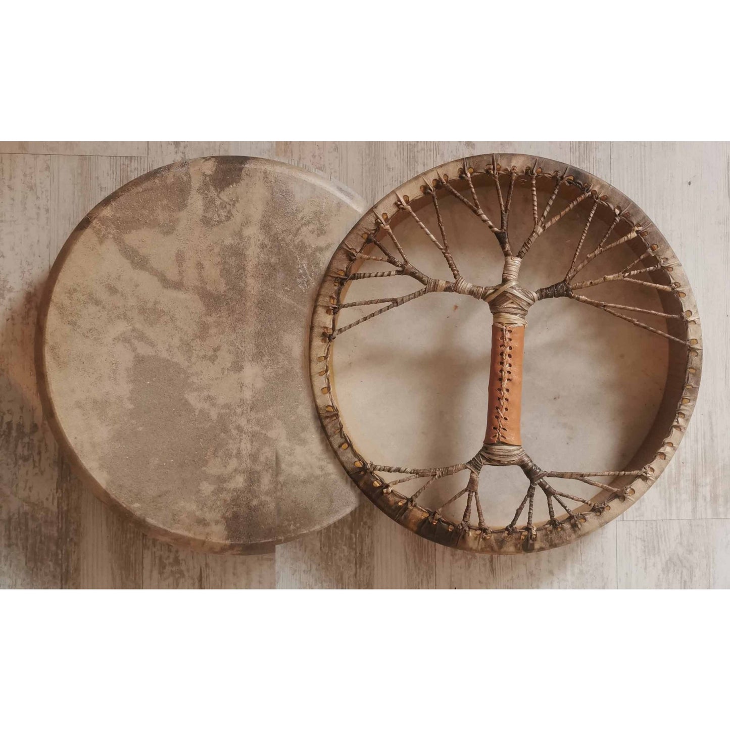 Tambours chamaniques en peau de chèvre – Tendu façon Arbre de Vie, poignée en cuir style viking – Ø 40, 50 ou 60 cm – Fourni avec maillet !