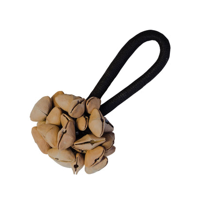 Hochets pour la main ou à accrocher. Produit un son puissant et pénétrant. 4 graines au choix