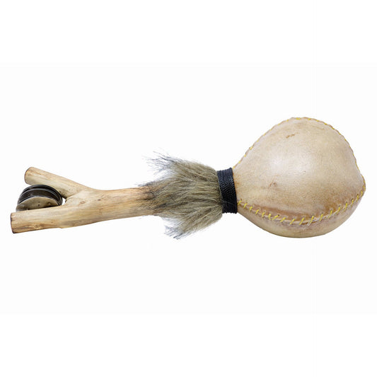 Hochet en bois et peau de chèvre avec cymbales - ± 39 x 11 x 12 cm/ ± 340 gr.