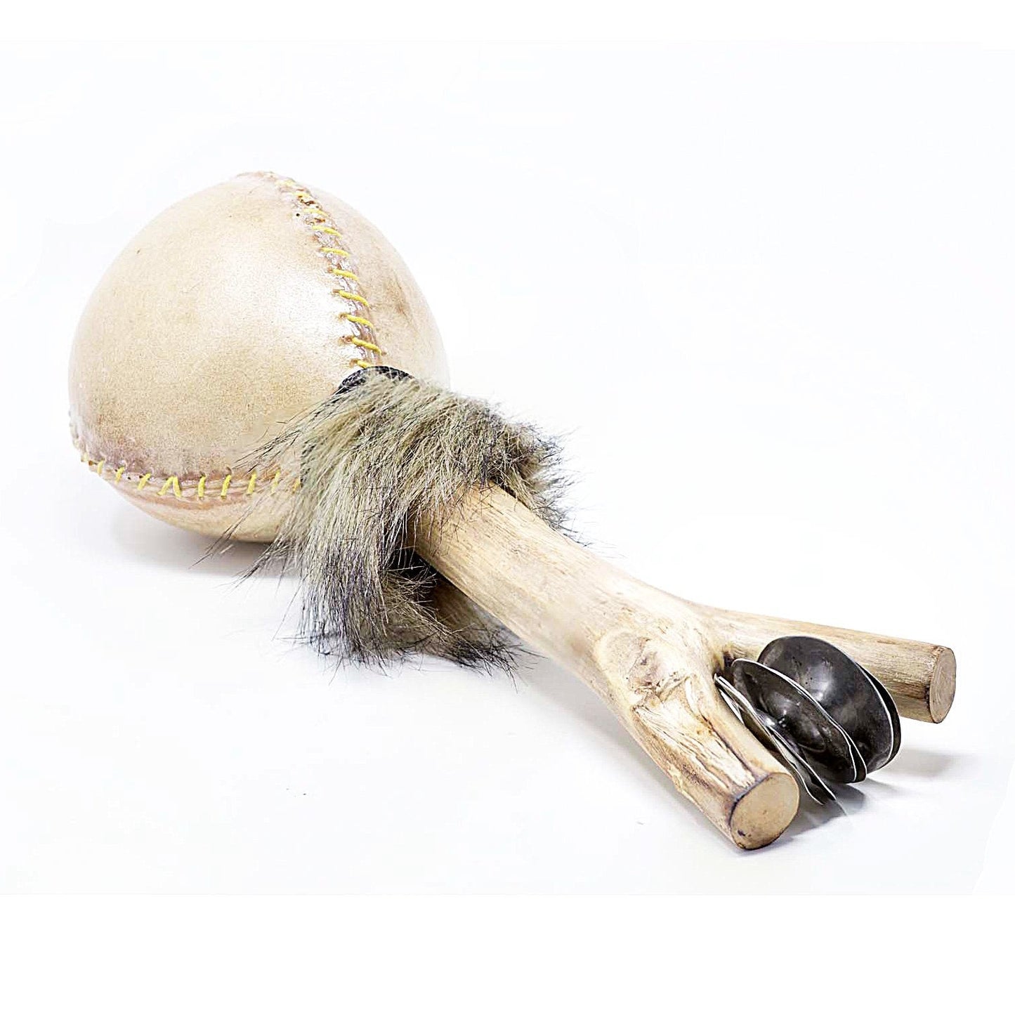 Hochet en bois et peau de chèvre avec cymbales - ± 39 x 11 x 12 cm/ ± 340 gr.