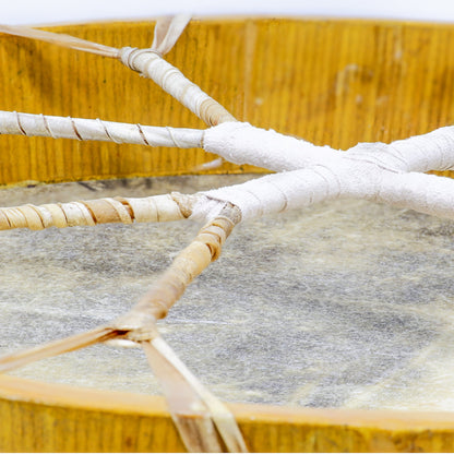 Tambour chamanique en peau de vache tannée – Finitions traditionnelles – Ø 50 cm – Fourni avec maillet !